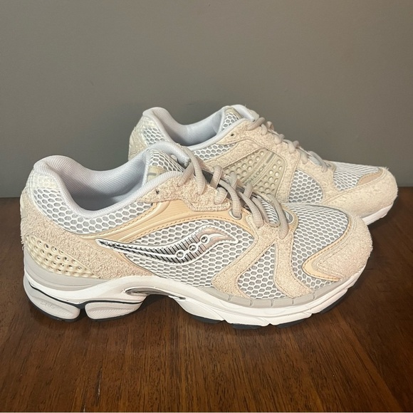 NORDSTROM X SAUCONY
PROGRID TRIUMPH 4 Men’s size 7.5. Beige suede and white. - Picture 2 of 15